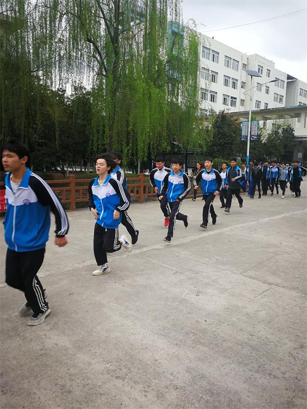 我校开展应急疏散演练活动