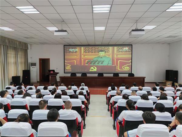 广元职高认真组织全校师生收看庆祝中国共产党成立100周年大会