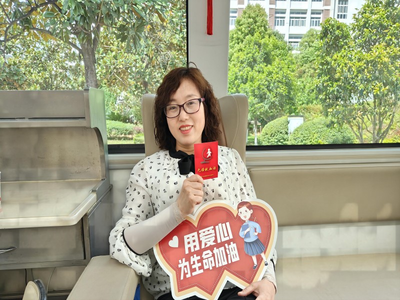 为爱挽袖,让爱传递 ——广元职高师生踊跃参加无偿献血活动