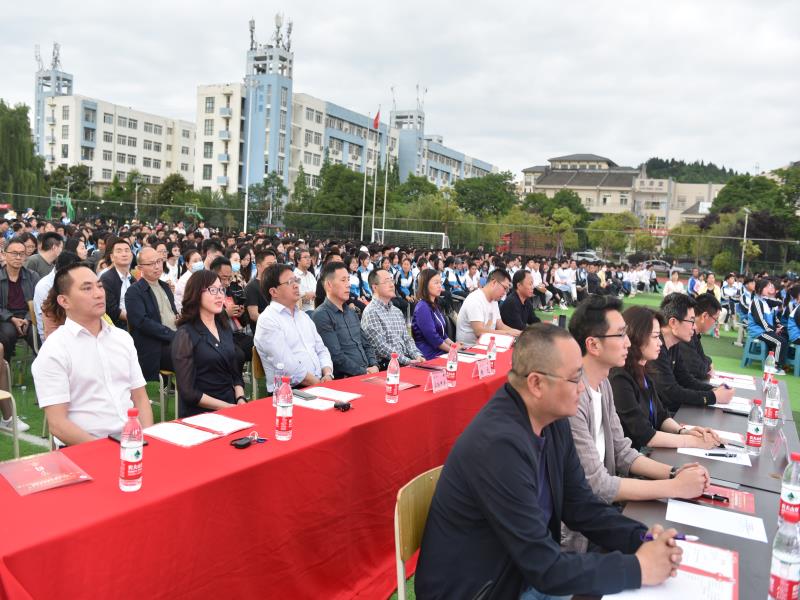 广元职高举行2022年职教宣传月 第八届“雅致杯”服装设计暨模特大赛
