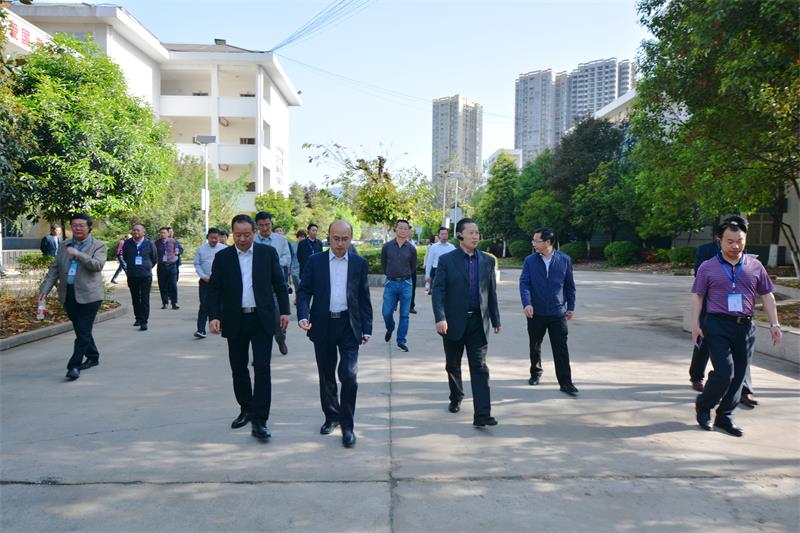 全省职业教育与继续教育工作会代表到我校现场参观