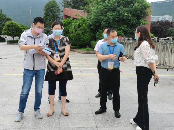 张毅一行督导广元职高秋季开学及防疫工作