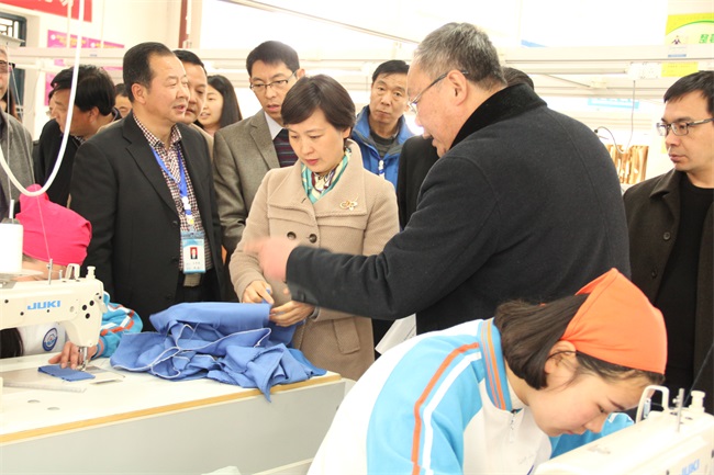 市委宣传部长王华蓉深入广元职高调研
