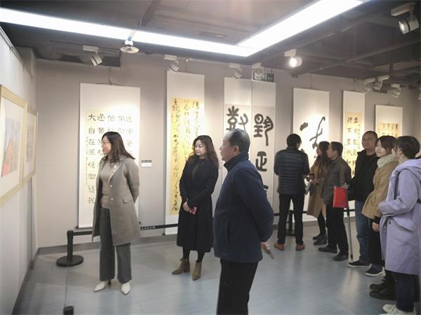 广元职高组织党员参观“蜀道清风”廉洁文化作品展