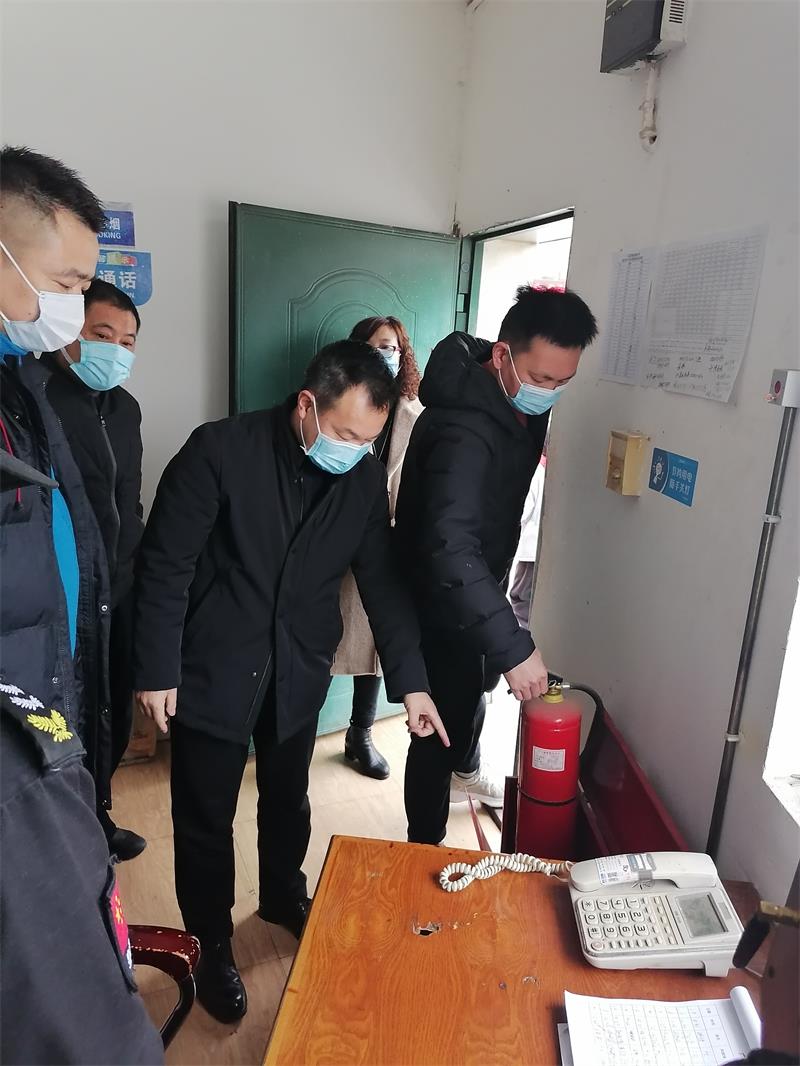 张毅一行莅临广元职高检查校园安全工作