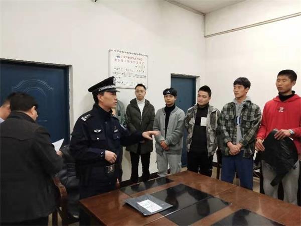 民警进校园 合力保安全