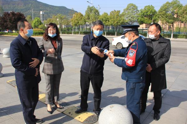 省教育厅领导一行督导检查广元职高开学复课准备工作