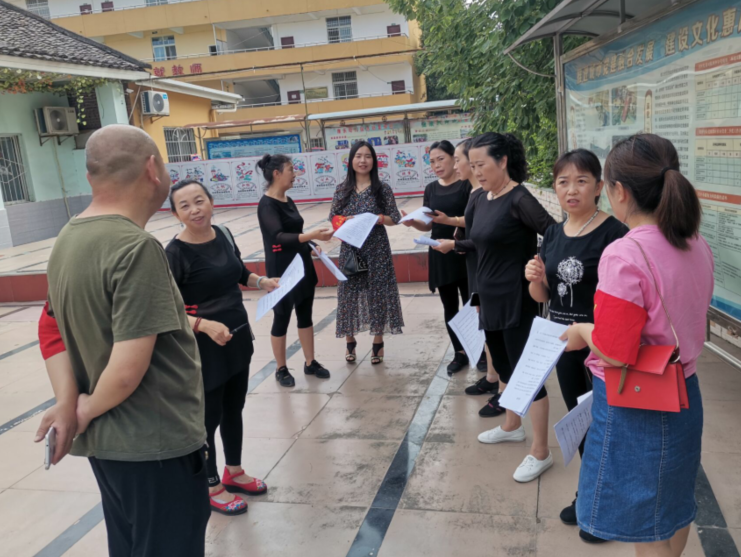 市职高党员志愿者助推和谐平安社区建设