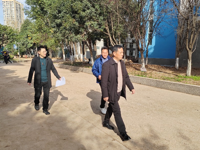 市教育局副局长杨元一行莅临广元职高检查安全工作