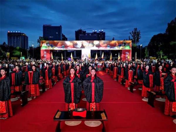 市职高学子参加广元市首届青年集体笄礼暨川北第二届礼乐文化大典