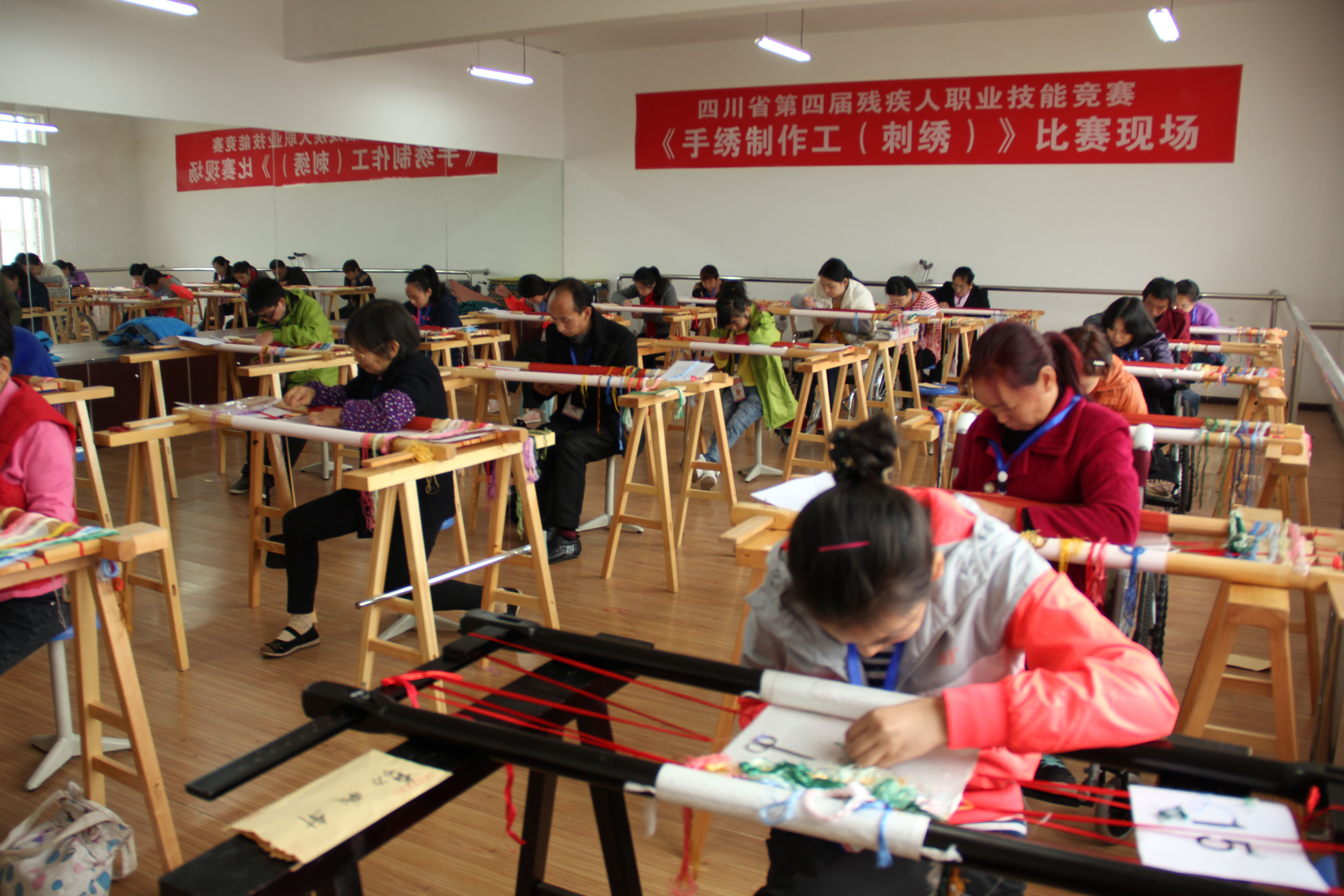 刺绣赛场.jpg